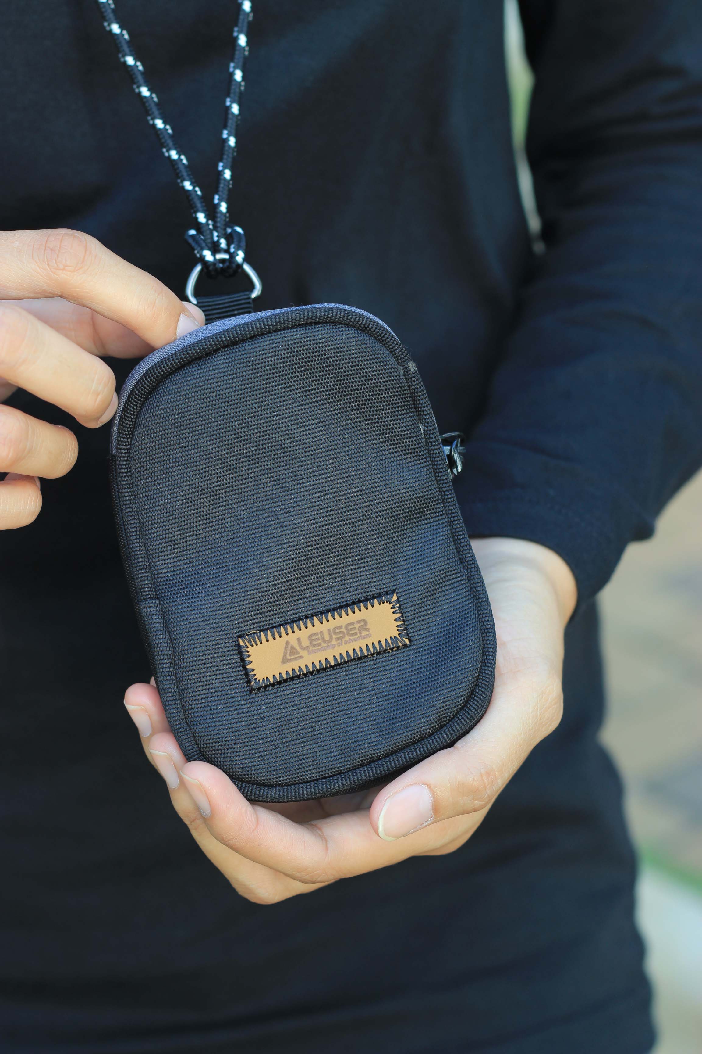 LEUSER CARDHOLDER LANGSA